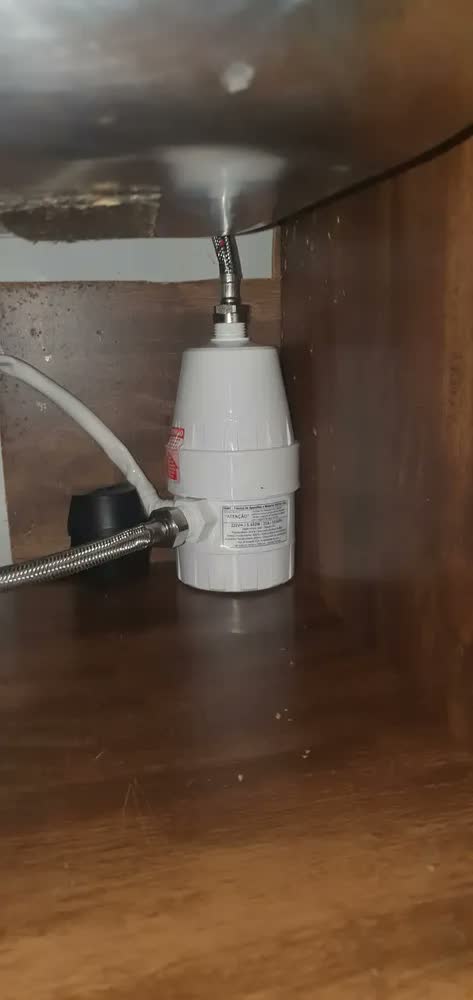 foto de Aquecedor Elétrico Fame 5400W Para Torneira e Lavatório Clima Frio 4026