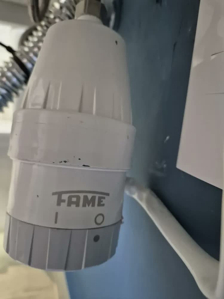 foto de Aquecedor Elétrico Fame 5400W Para Torneira e Lavatório Clima Frio 4026