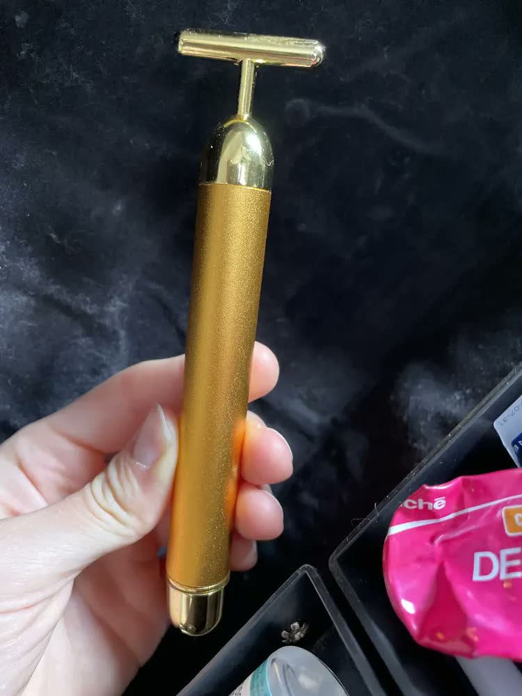 foto de Massageador Facial Elétrico Tiptoys Anti Rugas Botox Dourado
