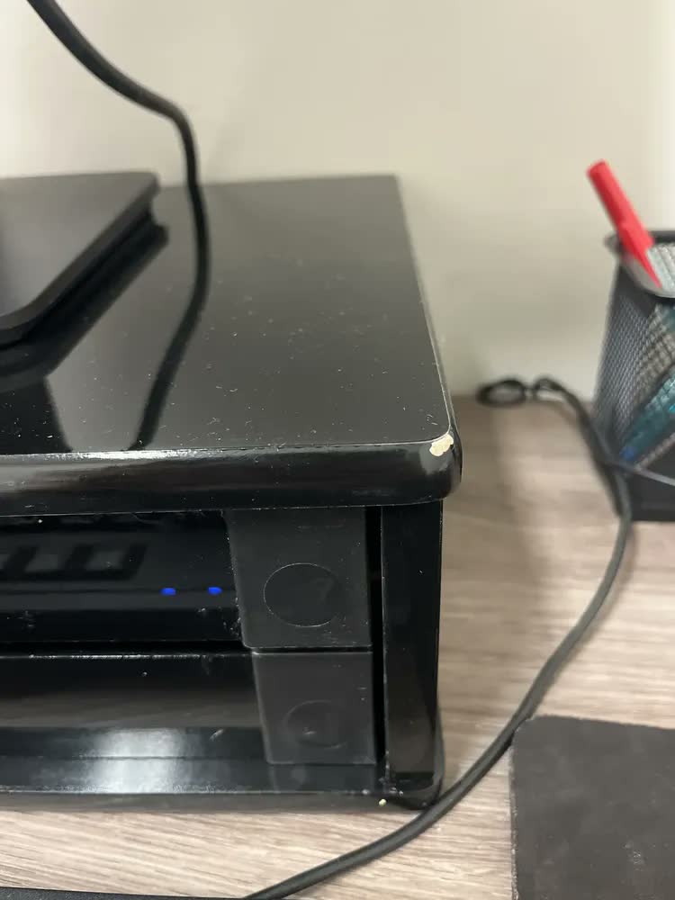 foto de Suporte Monitor Mesa Souza Preto 2 Gavetas MDF Black Piano Fixo