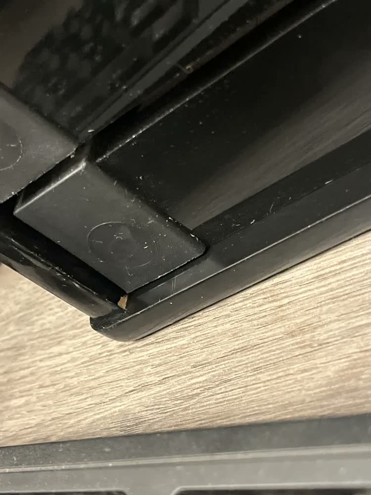 foto de Suporte Monitor Mesa Souza Preto 2 Gavetas MDF Black Piano Fixo