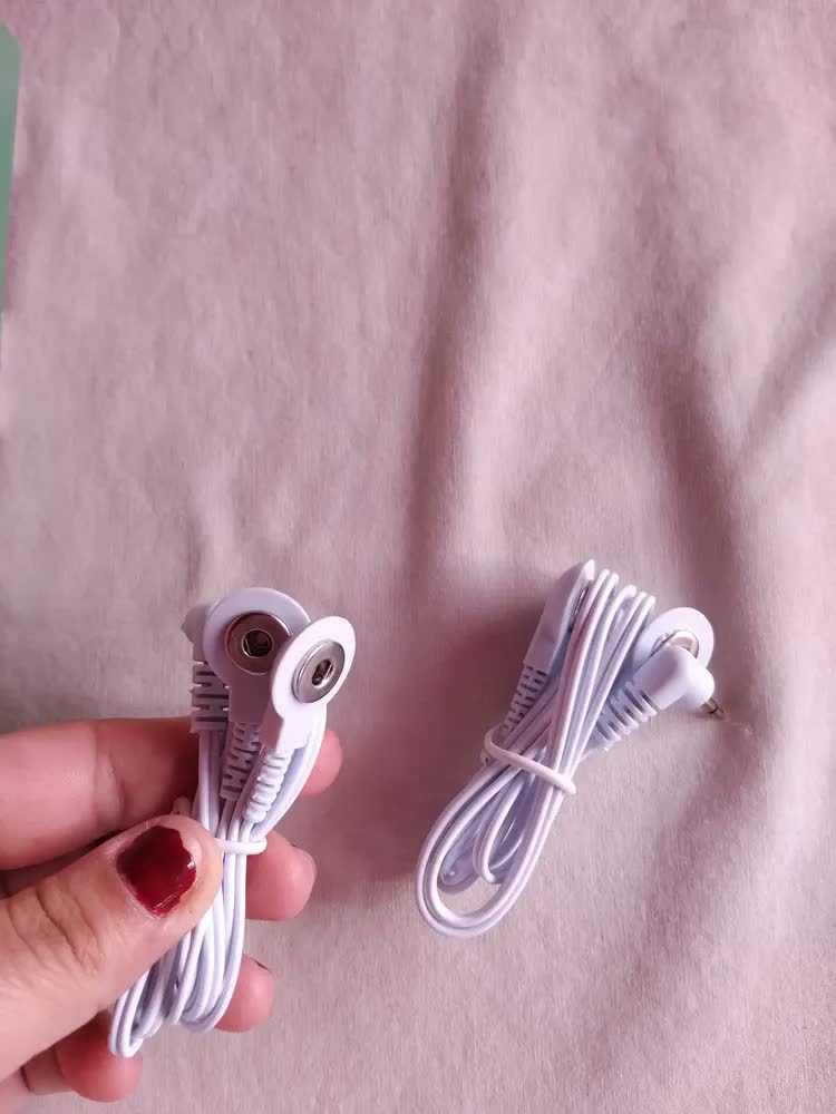 foto de Aparelho Fisioterapia Massagem Prático Tratamento Choque Cor Branco