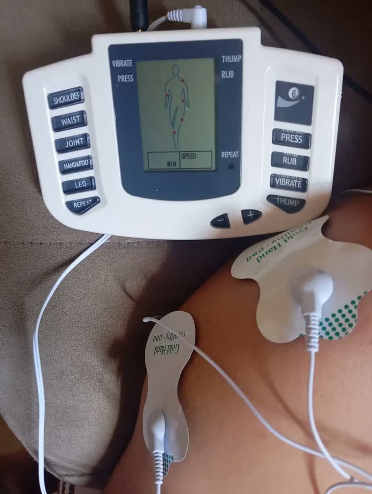 foto de Aparelho Fisioterapia Massagem Prático Tratamento Choque Cor Branco