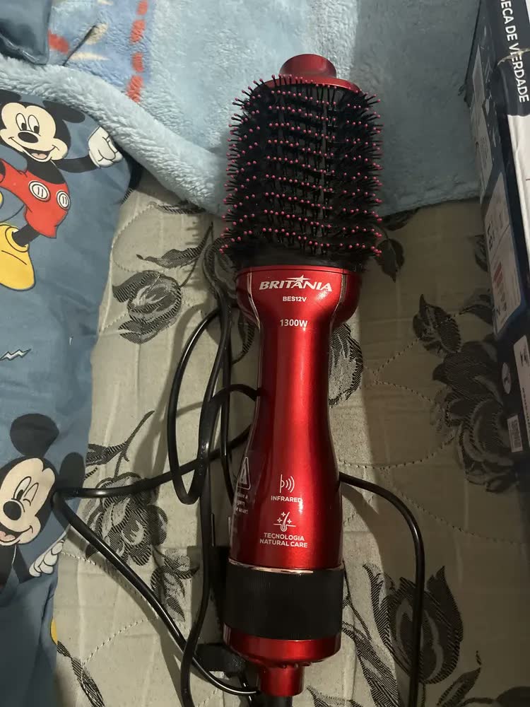 foto de Escova Secadora Alisadora Modeladora Britânia 1300w Bilvolt