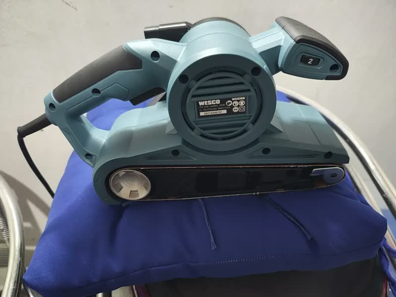 foto de Lixadeira de Cinta Wesco Profissional WS4366 920W com Coletor de Pó