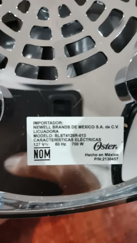 foto de Liquidificador Red Knob de 3 velocidades Oster Classic BLST4126r