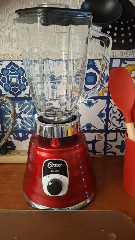 foto de Liquidificador Red Knob de 3 velocidades Oster Classic BLST4126r