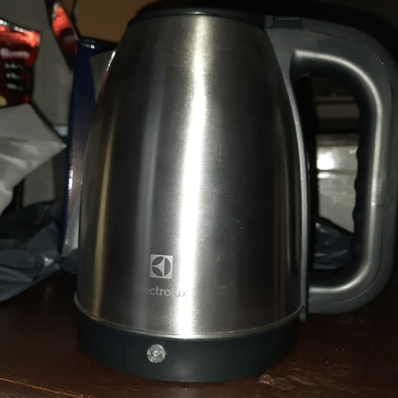 foto de Electrolux EEK10 Chaleira Elétrica Com 1200W, 1,8L Cor Prata -