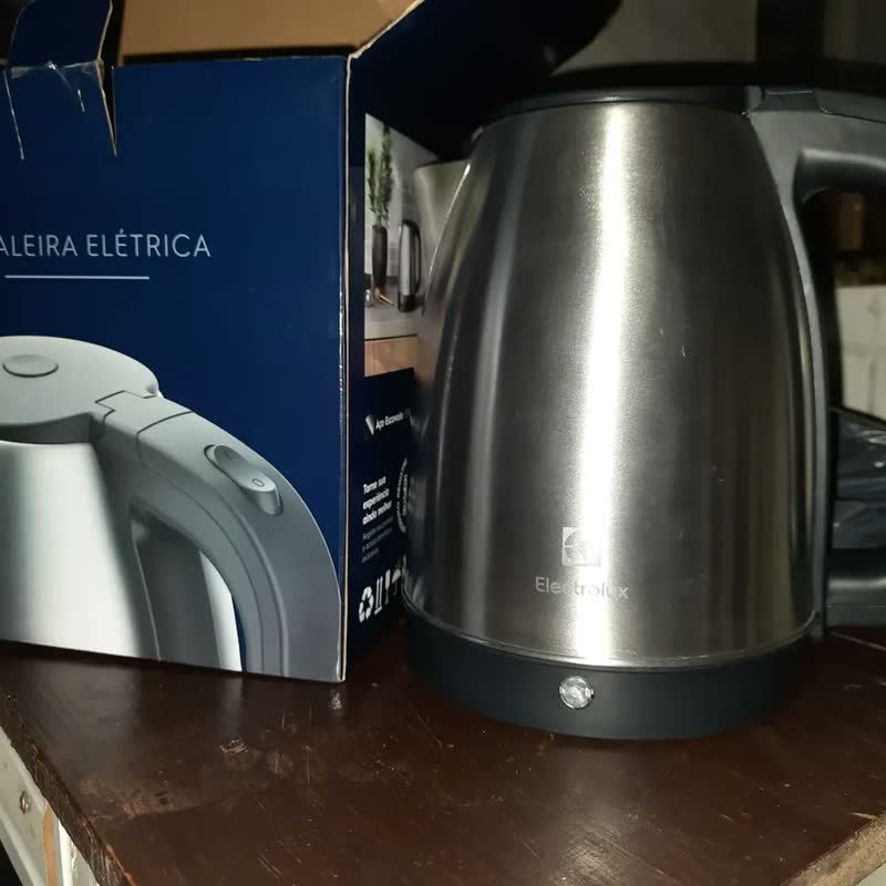 foto de Electrolux EEK10 Chaleira Elétrica Com 1200W, 1,8L Cor Prata -