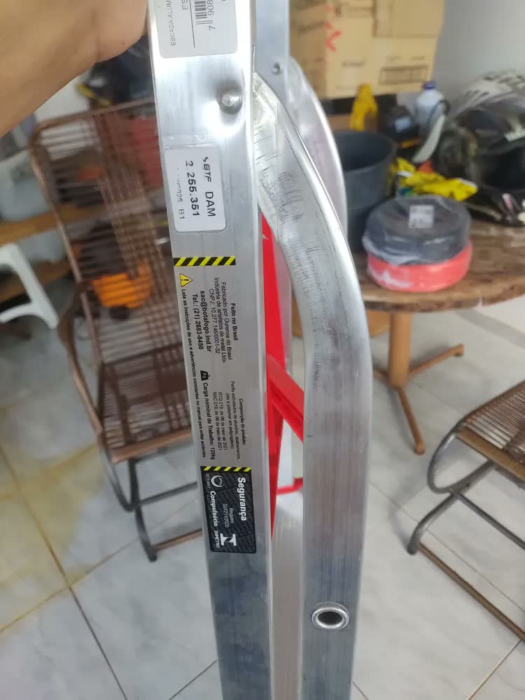 foto de Escada Alumínio Botafogo Dobrável 5 Degraus Doméstica Prateada