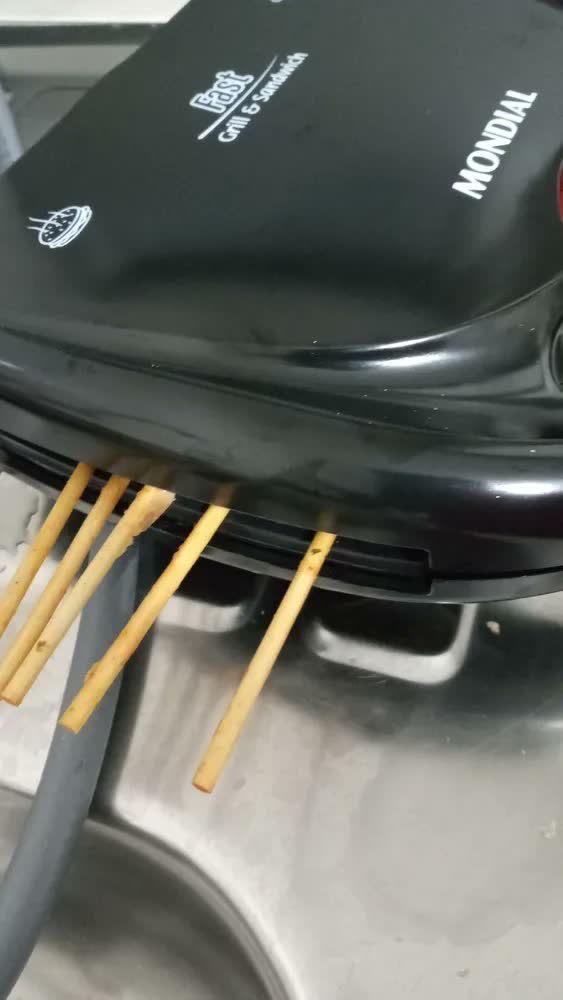 foto de Sanduicheira Fast Grill e Sandwich Mondial 750W - S-12