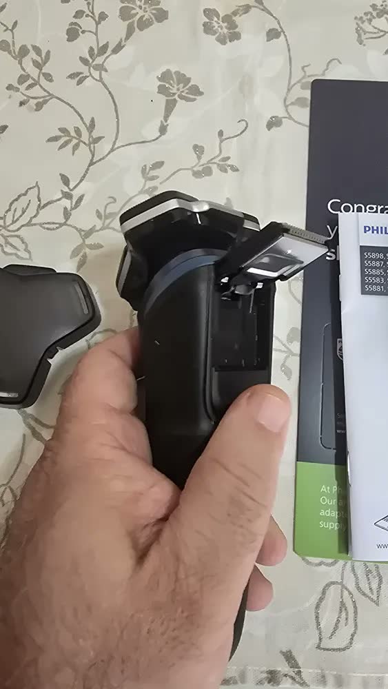 foto de Barbeador Elétrico Power Adapt auto afiável, à prova d’água, Bivolt – S5880/20, Philips