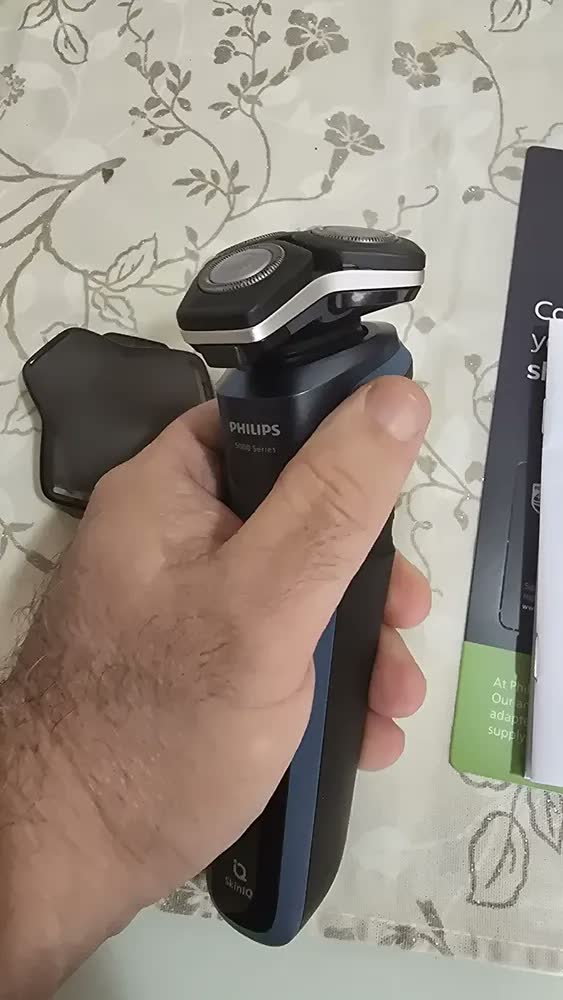 foto de Barbeador Elétrico Power Adapt auto afiável, à prova d’água, Bivolt – S5880/20, Philips