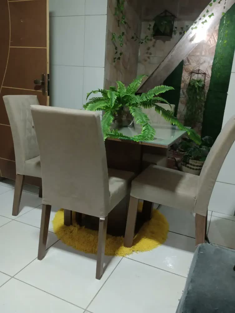 foto de Sala Jantar Mesa Tampo Vidro 4 Cadeiras Anaju Madesa Rcs Cor Rustic/Cinza/Silver Desenho do tecido das cadeiras Liso MDJA040138F9SIL