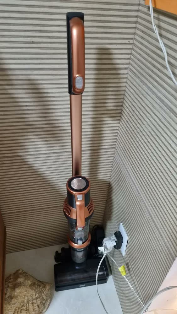 foto de Aspirador de Pó Vertical Sem Fio WAP Magic com Tecnologia Luz UV-C 450W