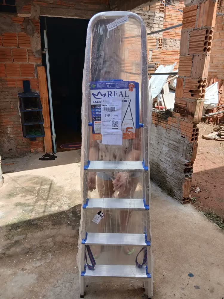 foto de Escada Alumínio Real 5 Degraus Dobrável Doméstica Tesoura Prateada 120kg