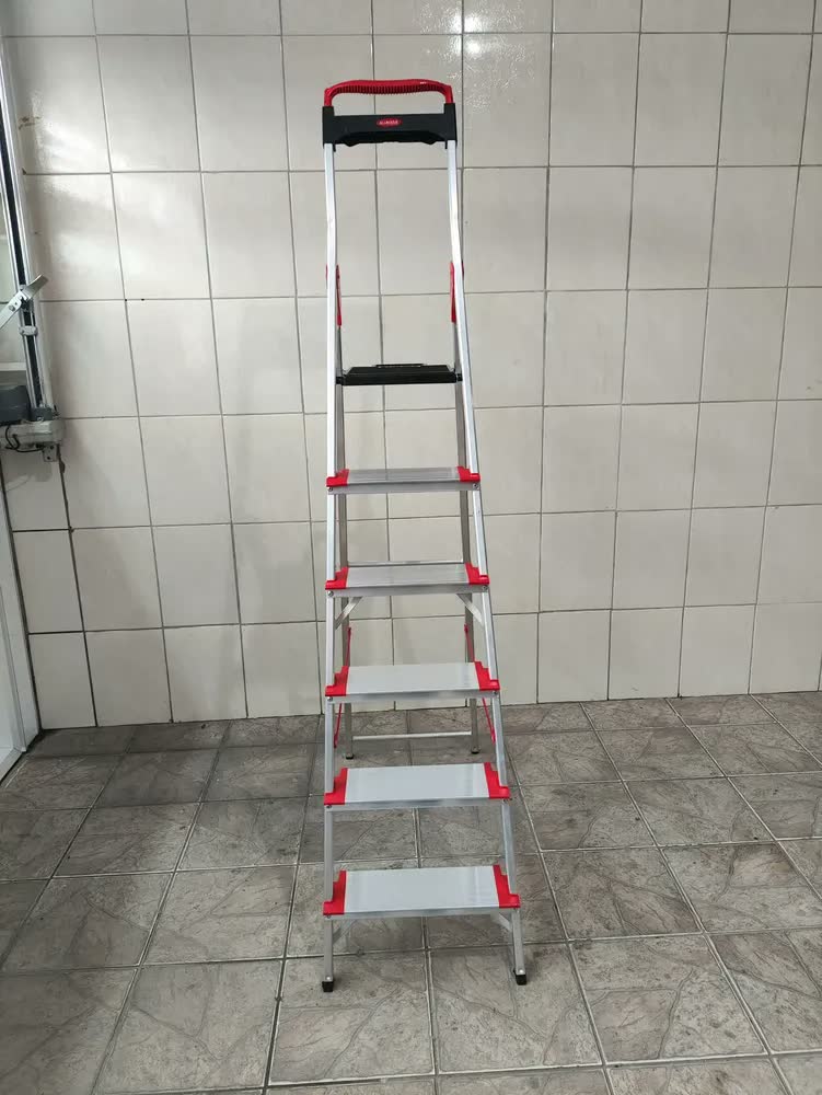 foto de Escada de alumínio Alumasa modelo comfort 6 degraus forte