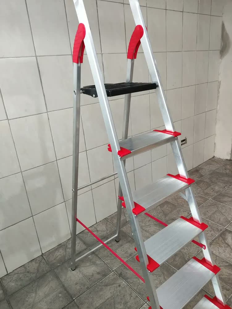 foto de Escada de alumínio Alumasa modelo comfort 6 degraus forte