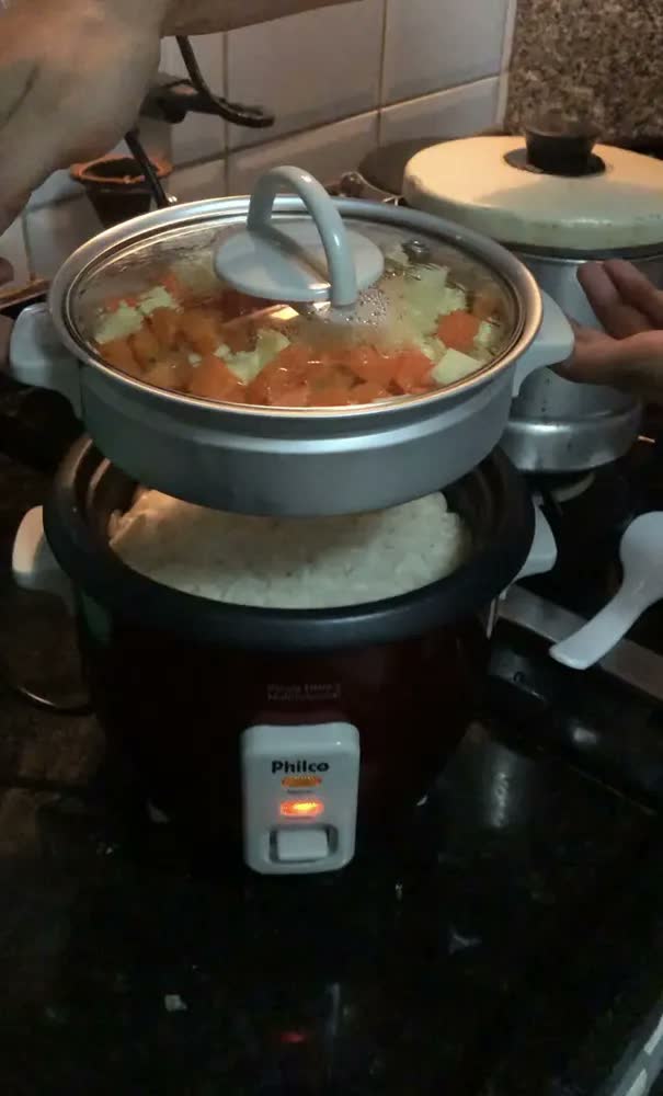 foto de Panela Elétrica Multifuncional Ppa3v Vermelho Philco