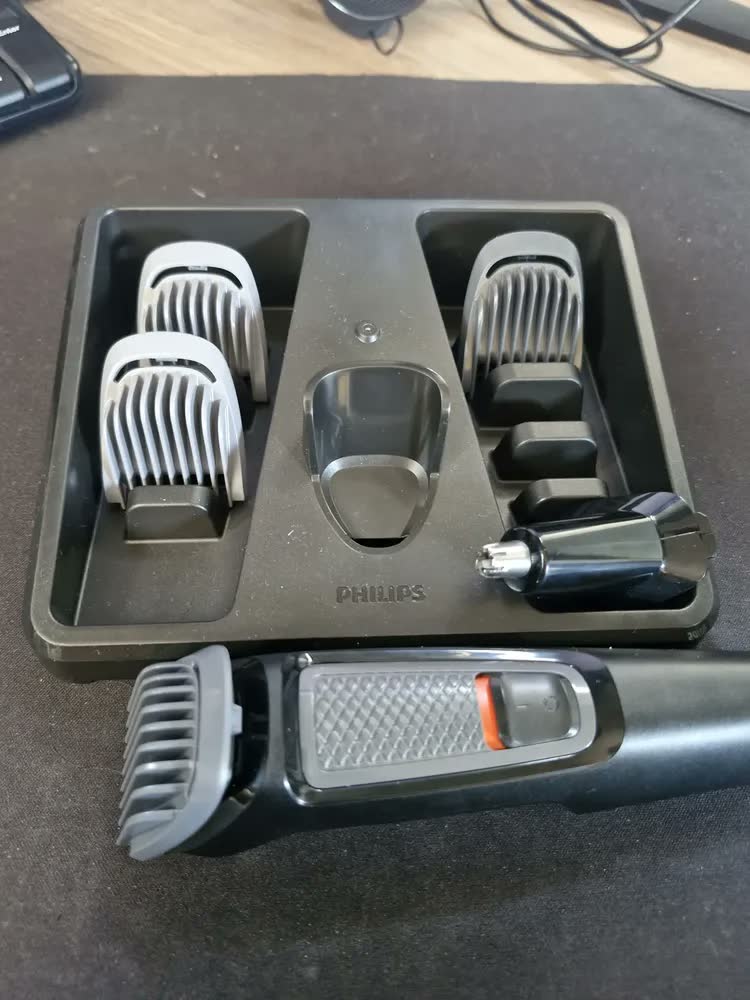 foto de Aparador De Pelos Barbeador Philips Multigroom 6 Em 1 Mg3711