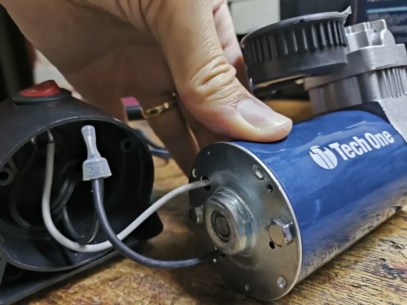 foto de Compressor De Ar Mini Elétrico Portátil Tech One Turbo