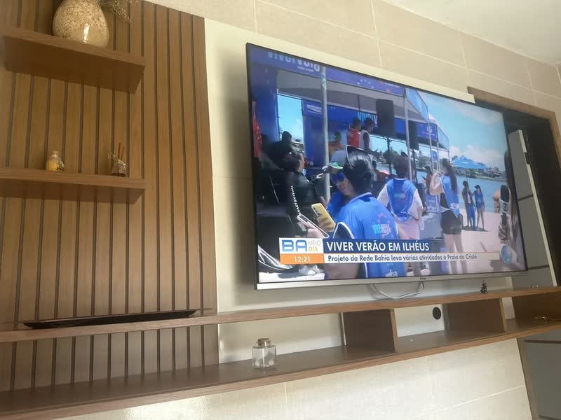 foto de Painel para TV até 60 Polegadas Ripado com Nichos DJ Móveis Bento Freijó Off White