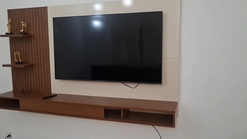 foto de Painel para TV até 60 Polegadas Ripado com Nichos DJ Móveis Bento Freijó Off White