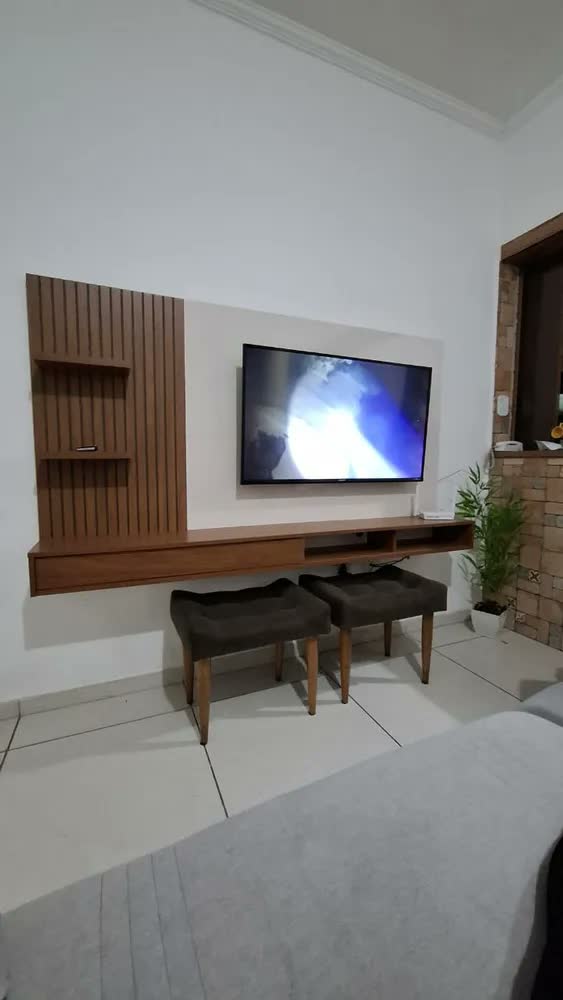 foto de Painel para TV até 60 Polegadas Ripado com Nichos DJ Móveis Bento Freijó Off White