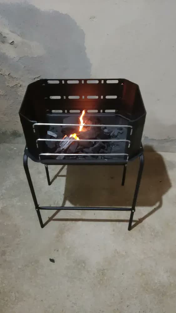 foto de Churrasqueira Móvel Pro Tork De Aço Grill + Grelha + Espetos Cor Preto