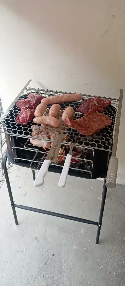 foto de Churrasqueira Móvel Pro Tork De Aço Grill + Grelha + Espetos Cor Preto