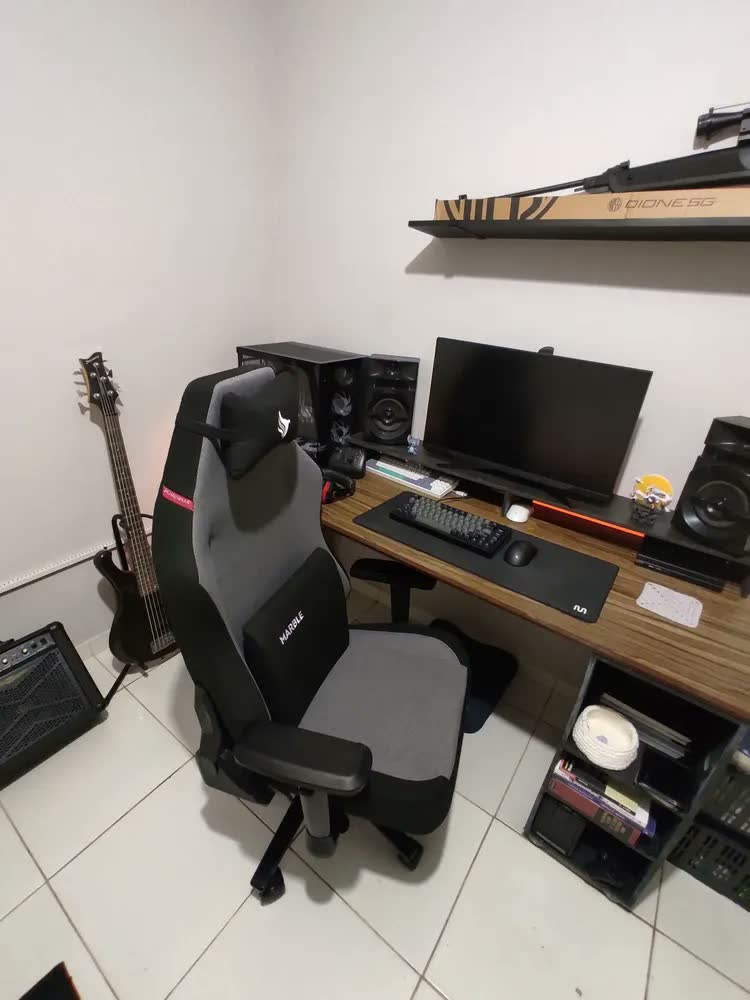 foto de Cadeira Gamer Pichau Nova Signature Marble Cinza Cor Cinza-claro e Cinza-escuro Material do estofamento Tecido