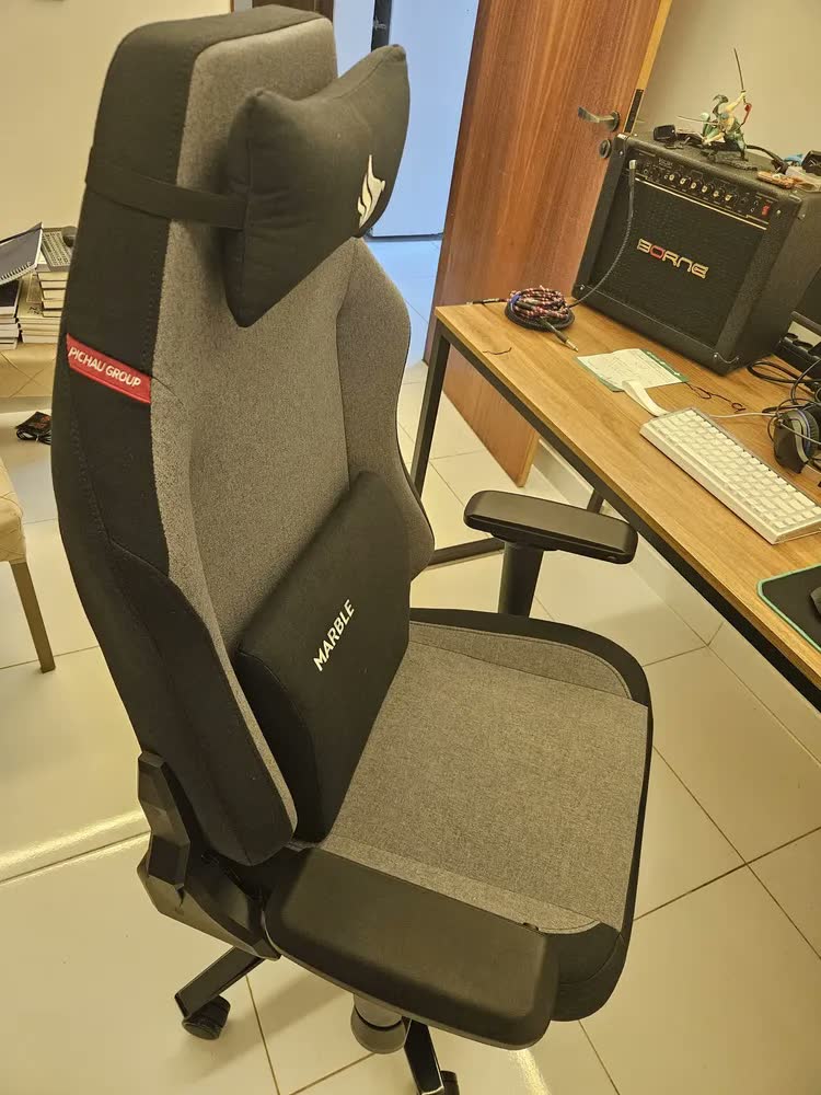 foto de Cadeira Gamer Pichau Nova Signature Marble Cinza Cor Cinza-claro e Cinza-escuro Material do estofamento Tecido