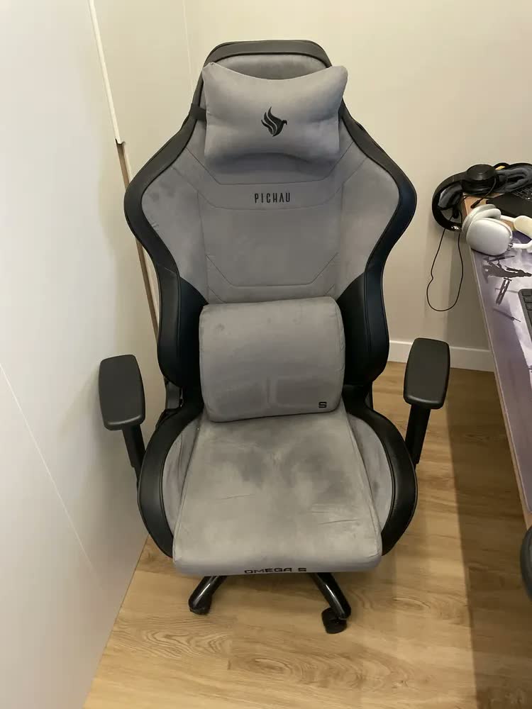 foto de Cadeira Gamer Pichau Omega S Espuma Moldada Braco 3D Preta e Cinza PG-OMGS-BG01