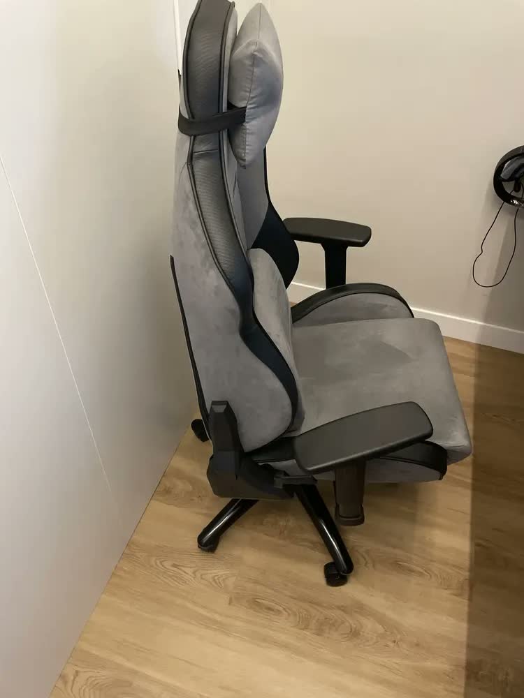 foto de Cadeira Gamer Pichau Omega S Espuma Moldada Braco 3D Preta e Cinza PG-OMGS-BG01