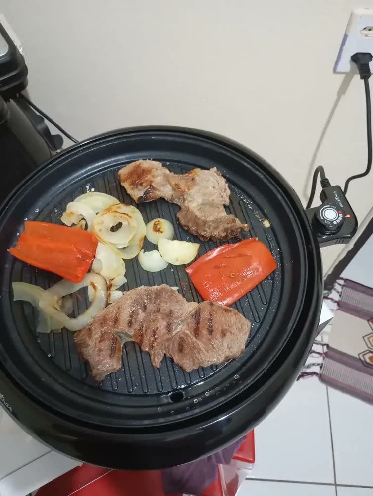 foto de Churrasqueira elétrica BPE01 Grill Elétrico preta Britânia