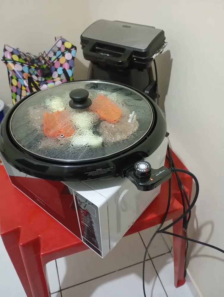 foto de Churrasqueira elétrica BPE01 Grill Elétrico preta Britânia