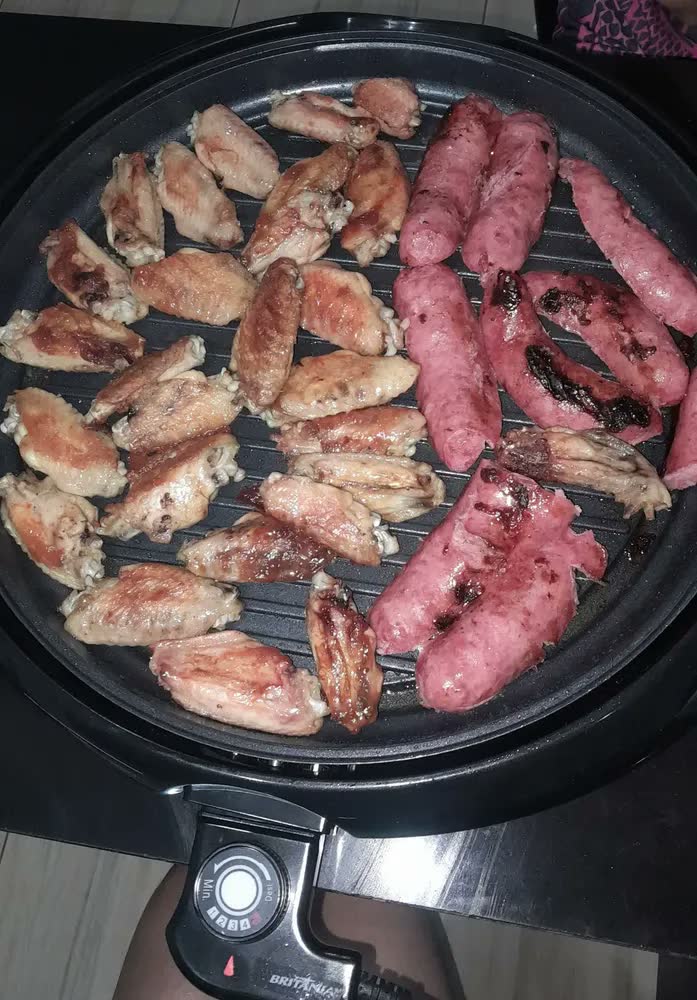 foto de Churrasqueira elétrica BPE01 Grill Elétrico preta Britânia