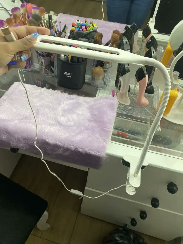 foto de Luminaria Ajustavel De Mesa Manicure Com Lampada De Led Cor da estrutura Branco B7makeup