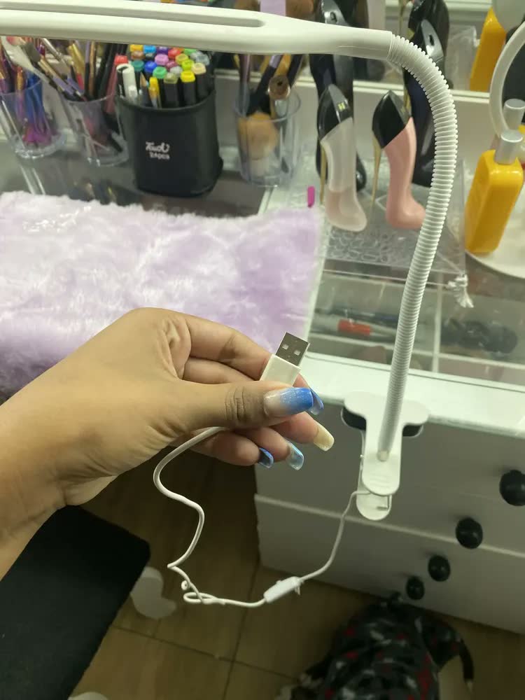 foto de Luminaria Ajustavel De Mesa Manicure Com Lampada De Led Cor da estrutura Branco B7makeup
