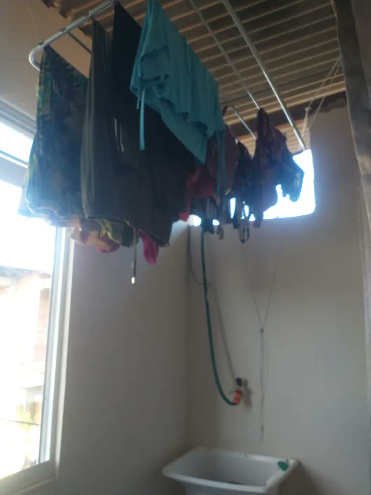 foto de Varal De Teto Alumínio 1,20m Resistente Cor Cinza - Mor