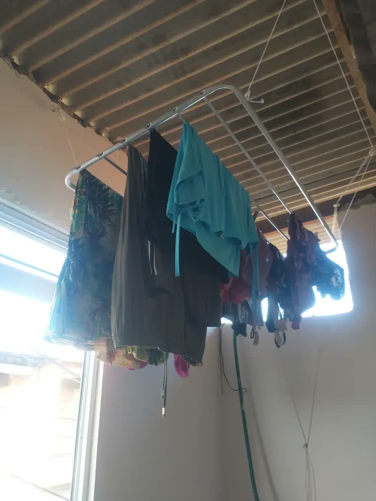 foto de Varal De Teto Alumínio 1,20m Resistente Cor Cinza - Mor
