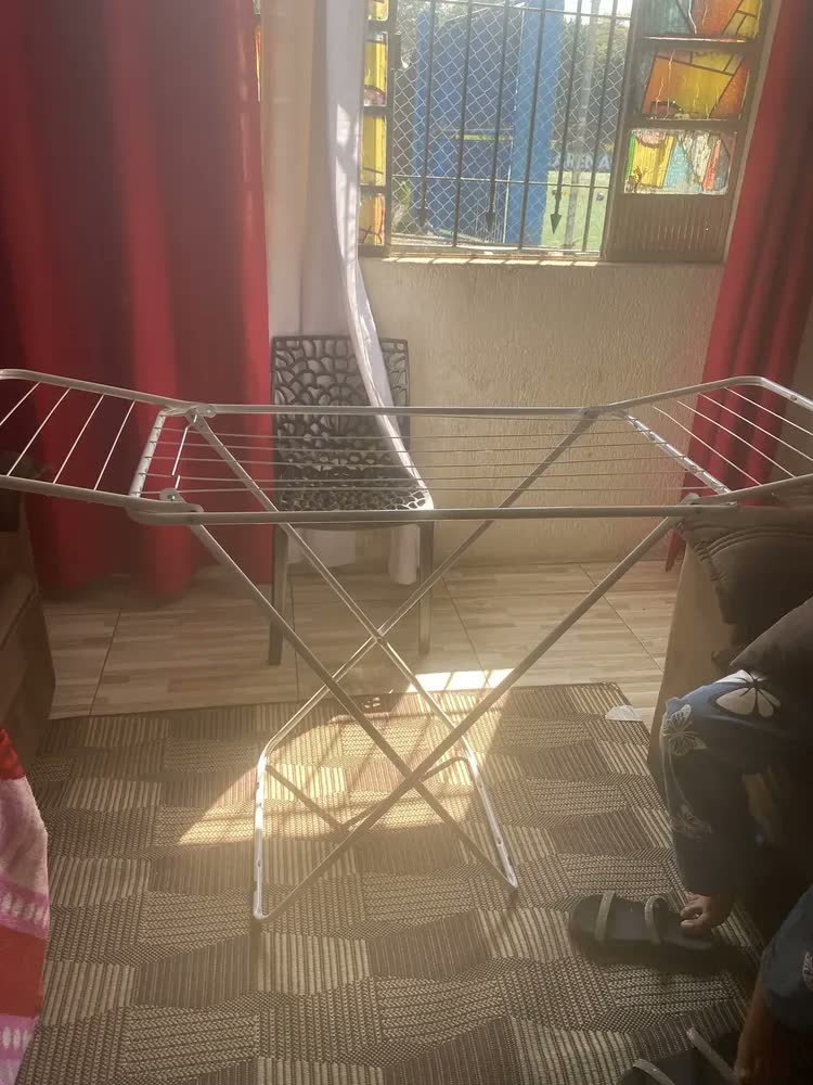foto de Varal de Chão Retrátil Maxeb 6604 Branco em Aço Dobrável com Asas