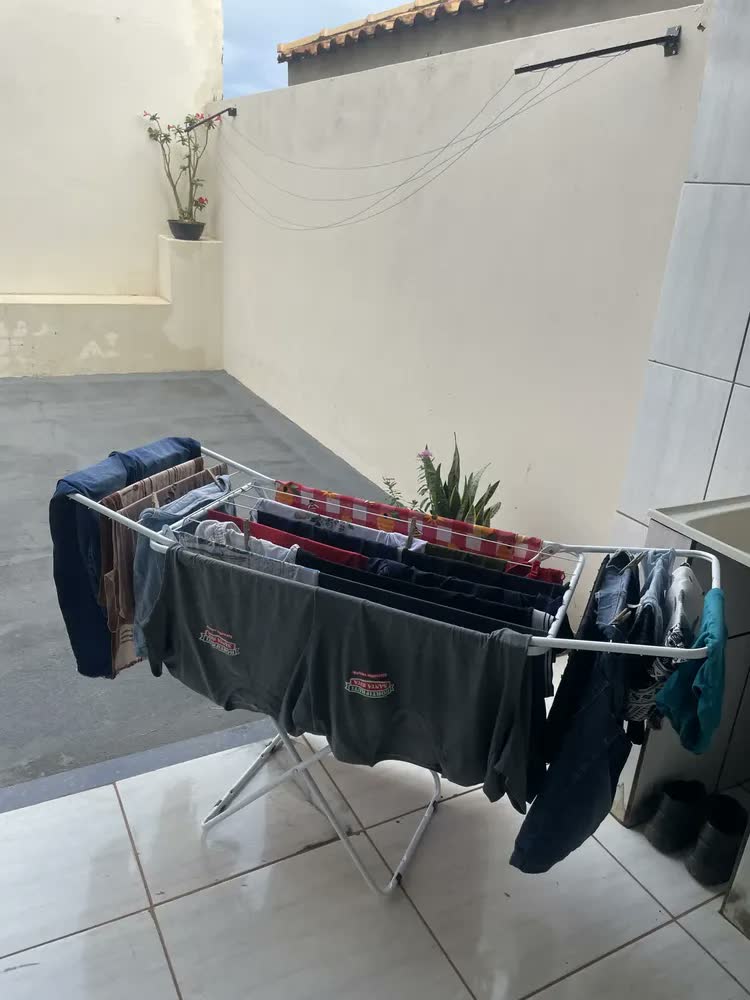 foto de Varal de Chão Retrátil Maxeb 6604 Branco em Aço Dobrável com Asas