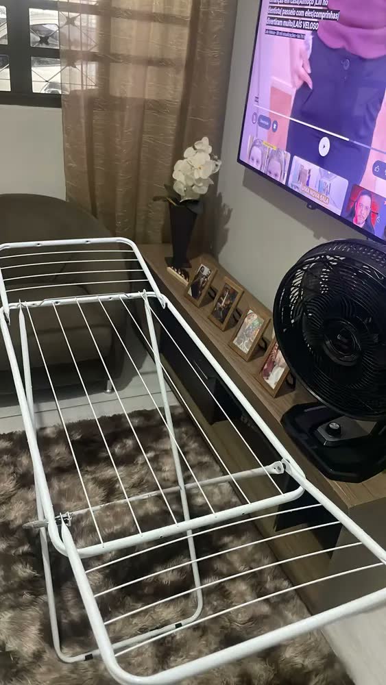 foto de Varal de Chão Retrátil Maxeb 6604 Branco em Aço Dobrável com Asas
