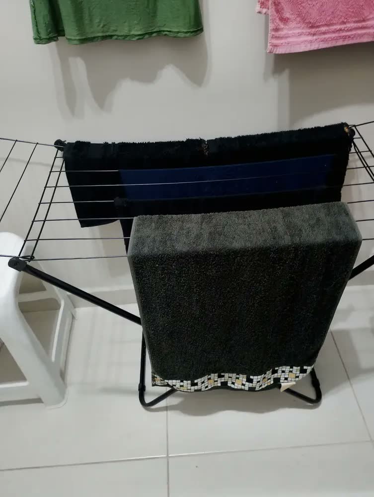 foto de Varal De Chão Com Abas Secalux De piso Dobravel Aço Pratico E Econômico 11kg Cor Preto