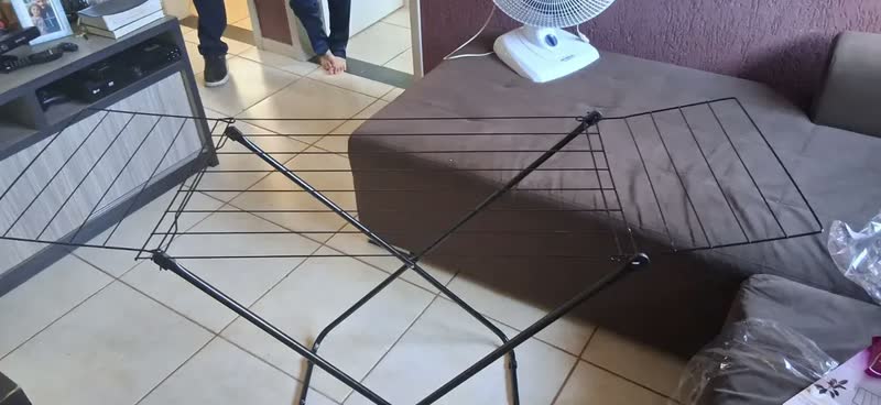 foto de Varal De Chão Com Abas Secalux De piso Dobravel Aço Pratico E Econômico 11kg Cor Preto