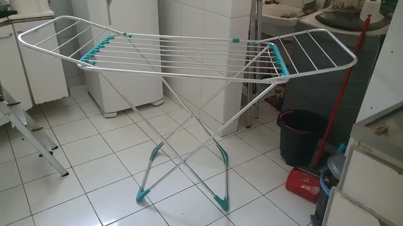 foto de Varal roupas de chão com abas portatil grande nao enferruja cor Prata aluminio Gibafer