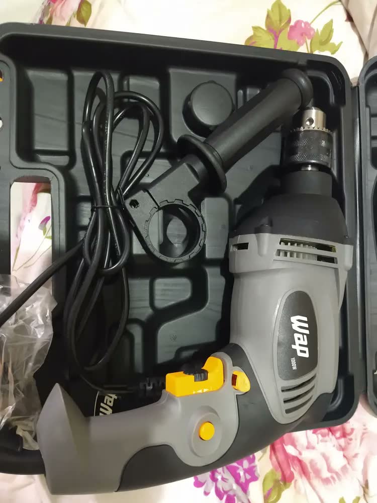 foto de Furadeira E Parafusadeira De Impacto E Maleta Wap EFPI1000 Cor Cinza