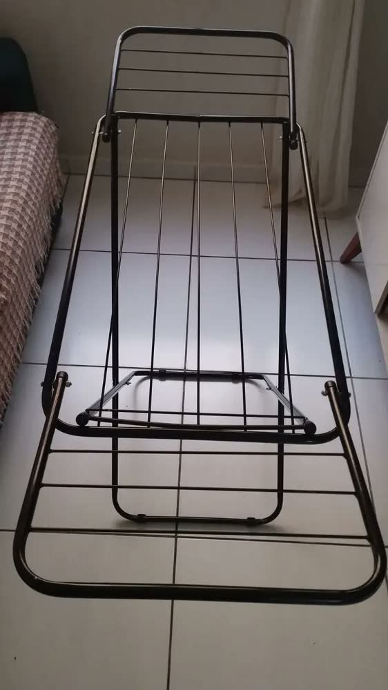 foto de Varal de Chão Retrátil Branco Cps Similar Mor Aço Asas Desdobráveis