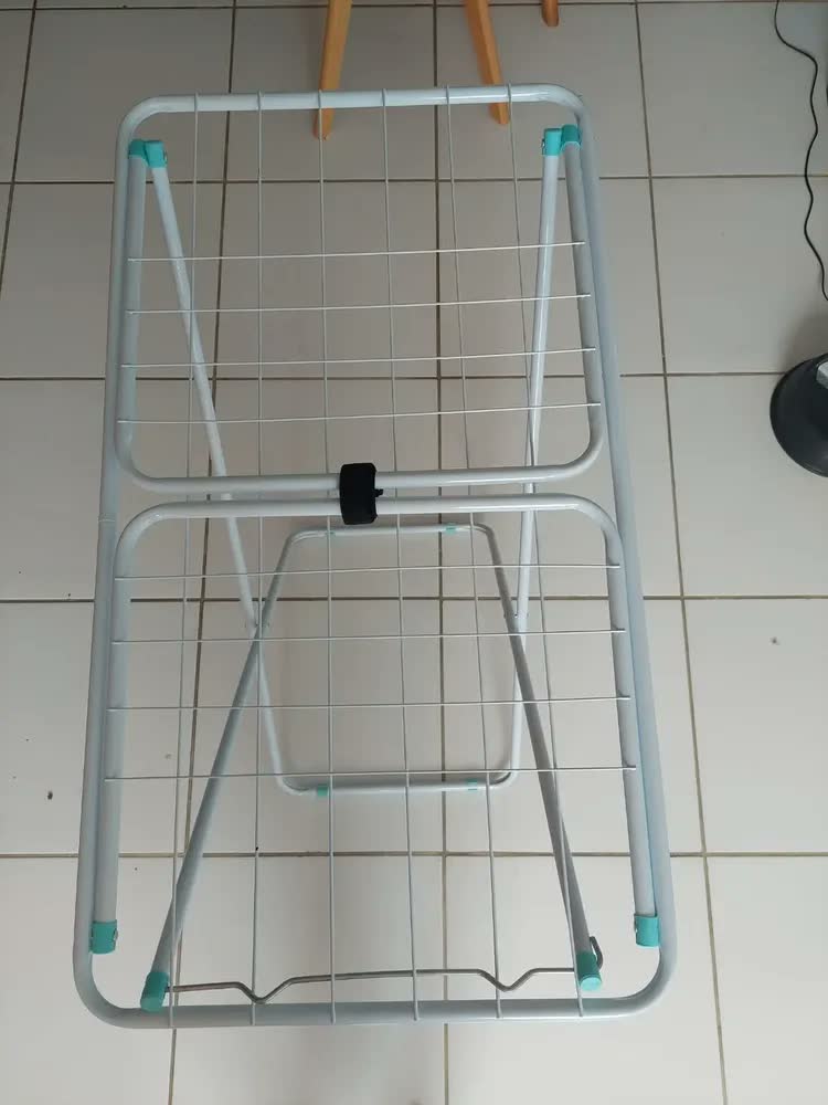 foto de Rack de roupas de aço dobrável macio com asas Mor